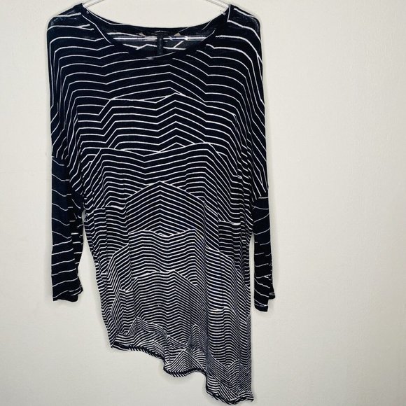 BCBG MaxAzria Sweater Women M Black White Striped Asymmetrical Hem - Picture 3 of 7